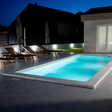 Majori ヴィラ ザダル