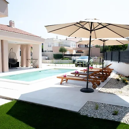 Vila Majori *